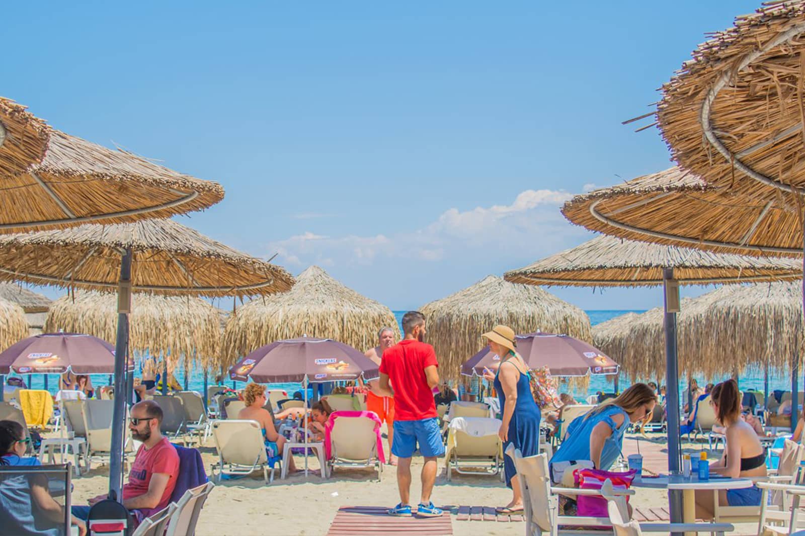 Halara Beach Bar is located on the beach of Panteleimon below the Castle of Platamonas